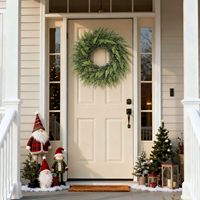 Couronne de Noël artificielle en cèdre véritable au toucher, 24 pouces, fausse aiguilles de pin vertes, en plastique, pour porte d'entrée/fenêtre, décoration extérieure