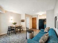Meubles d'hôtel haut de gamme Sonesta ES Suites pour projets hôteliers : Chaise, Table, Canapé