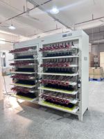 Système de test et de classement des batteries comprenant un testeur de capacité 50A, un déchargeur et un équipement de classement des cellules prismatiques