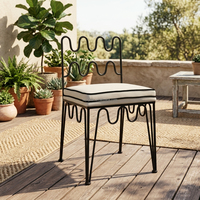 Chaise de salle à manger Jaguar DZ03-1 en fer forgé ondulé de style antique français, cadre noir mat, double coussin en cuir PU blanc, stable, pour hôtel