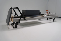 Reformer de Pilates en alliage d'aluminium anatomique avec ressorts allemands, vente en gros pour studios et salles de sport commerciales, pour renforcer les muscles profonds