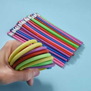 Crayons souples en PVC mignon et promotionnel, formes flexibles à perles, avec gomme - Product Image 3