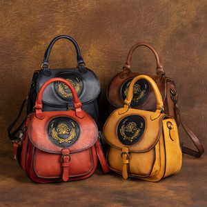Bolso Ando de Cuero Vacuno Genuino, Mini Mochila para Mujer, Estilo Vintage, Bolso de Mano Convertible con Grabado - Product Image 4