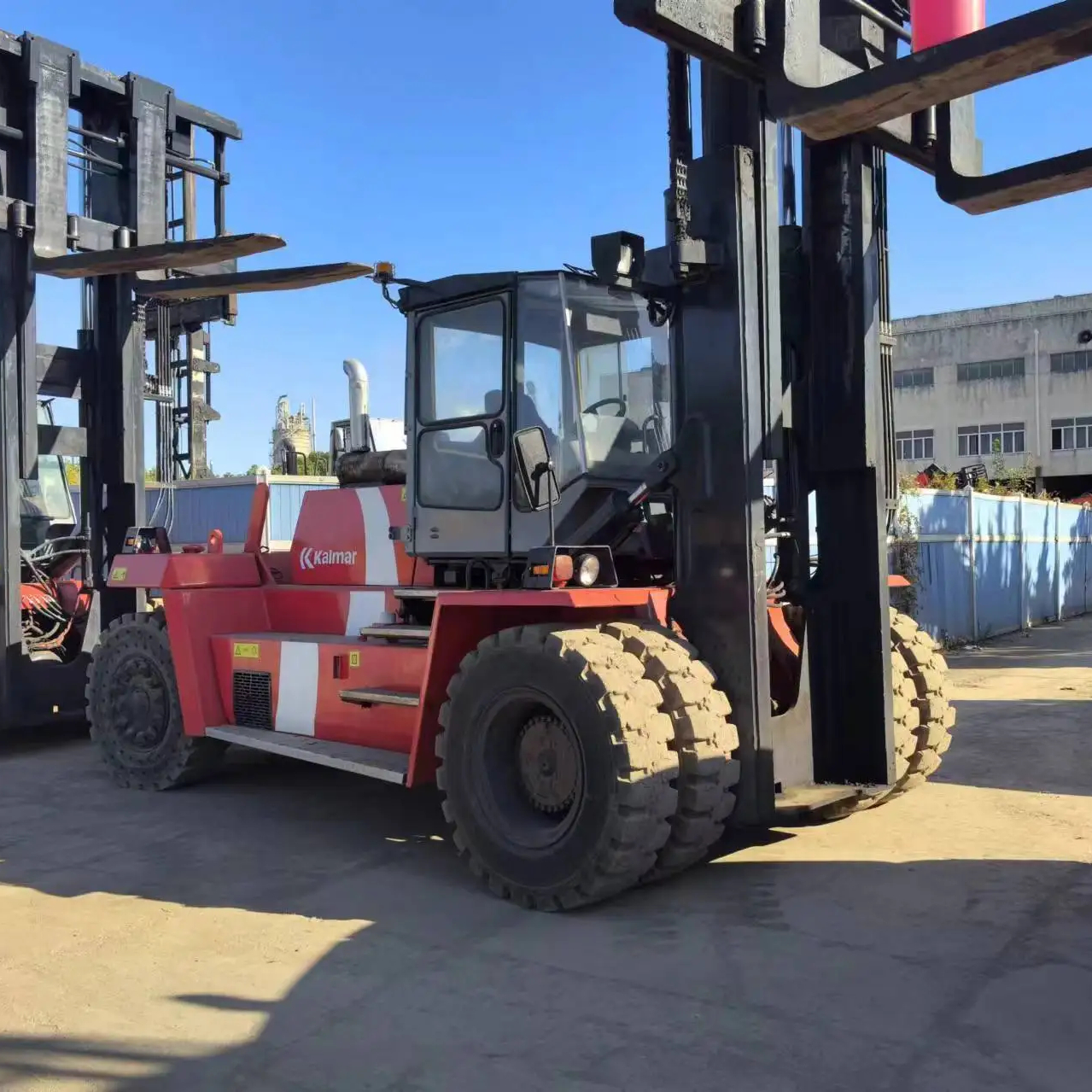 Подержанный Kalmar контейнерный штабелер 25 тонн Доставка контейнера оригинальный Kalmar вилочный погрузчик 25 Тонн Подержанный вилочный погрузчик 2023 год