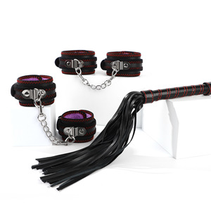 Set de 7 piezas de accesorios SM de peluche con borde morado para adultos, para parejas: collar, <span class=keywords><strong>esposas</strong></span>, látigo, mordaza, vendaje para ojos y cuerda. - Product Image 1
