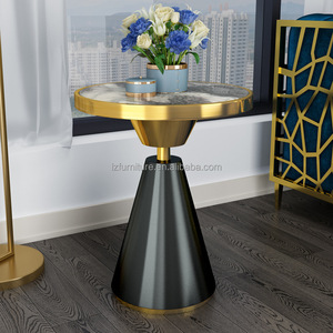 Table d'appoint ronde minimaliste moderne avec plateau en marbre, structure en métal doré, base en piédestal noir, table de réception d'hôtel, meubles - Product Image 5