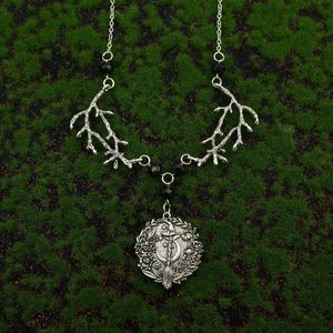 Collier pendentif Halloween avec branches de bois de cerf, balai de sorcière, chapeau magique de lune, chaîne en cuivre ornée de diamants et motif bambou - Product Image 2