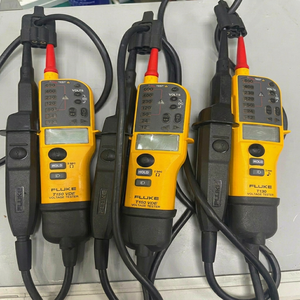 Testeur électrique bipolaire de tension et de continuité Fluke T150 ou FLUKE T150VDE en bon état d'occasion Livraison rapide - Product Image 1