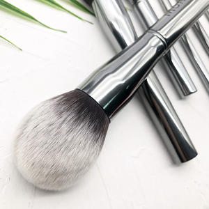 Juego de Brochas de Maquillaje Profesional Personalizable YRX de 8 Piezas, Virola de Aluminio, Cerdas Sintéticas Suaves, Opciones de Color Pistola, Logotipo Personalizado - Product Image 6