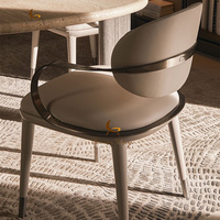 Chaises de salle à manger rembourrées de luxe au design nordique contemporain, chaise de salle à manger moderne en métal et cuir pour villa et restaurant