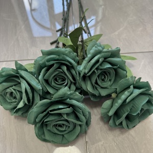 CM-DC086 Dalian Chermy Nuovo Stile Fiori Artificiali Rose in Seta Verde Smeraldo Vendita all'Ingrosso - Product Image 5