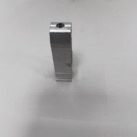 Connecteur de colonne centrale moderne et durable pour accessoires de porte coulissante, vis de fixation d'angle dissimulée en aluminium pour cloison