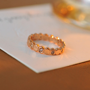 新しいトレンディなファッション銅ハニカムダイヤモンド型幾何学模様ローズゴールド女性の人差し指リング卸売 - Product Image 4