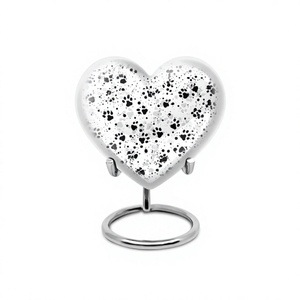 Urna de cremación con estampado de pata de corazón blanco de alta calidad para cenizas de mascotas urna de corazón grande decorativa con soporte y bolsa - Product Image 1