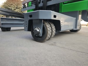 Carrello Elevatore Multidirezionale per Corridoi Stretti con Batteria agli Ioni di Litio e Alimentazione AC - Product Image 2