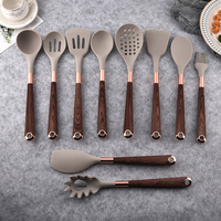 Ensemble d'outils de cuisine en silicone d'usine avec poignée en plastique brosse de cuisine cuillère à fente louche à soupe écumoire tourneur spaghetti spatule