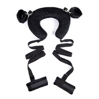 Oreiller de bondage pour jeux de flirt en couple avec menottes et attaches de cheville, oreiller SM à jambes séparées