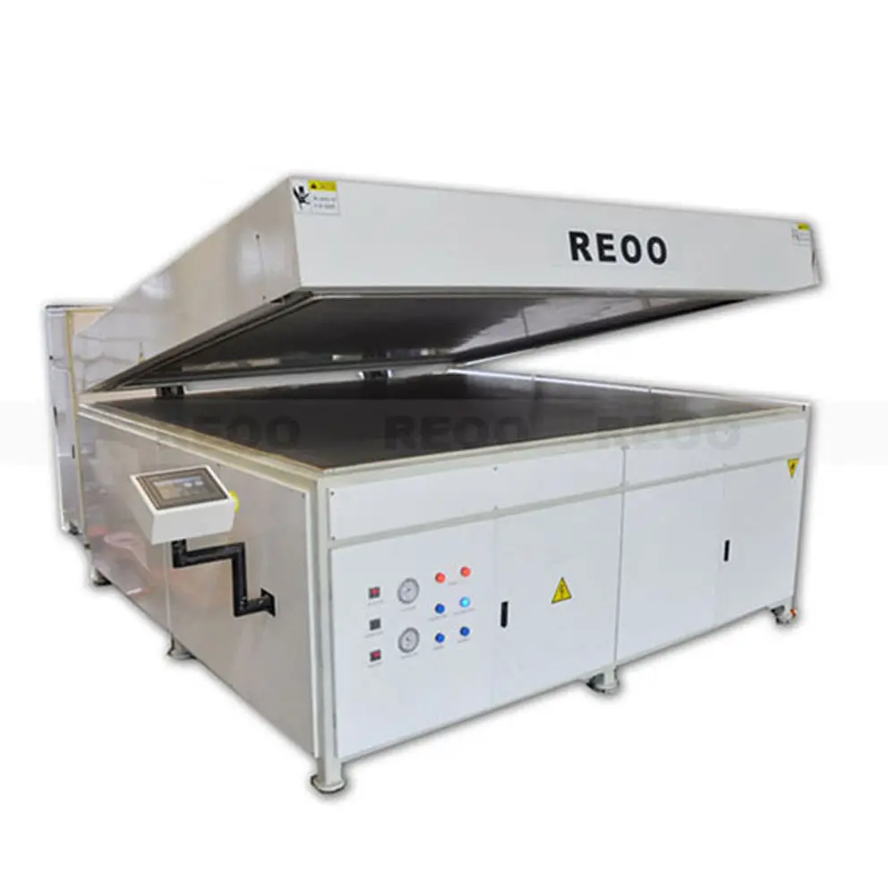 작은 태양 전지판 생산 라인에 사용되는 반 자동적인 태양 전지판 laminator 2200*110mm