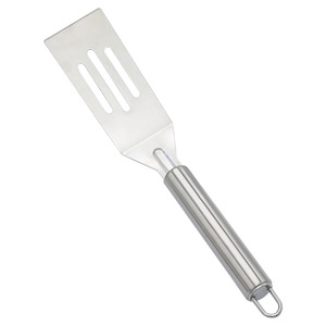 Spatule de cuisson en acier inoxydable Chef Season Show avec tête ajourée pour crêpes, steaks, pizzas, teppanyaki – Ustensile de cuisson - Product Image 1