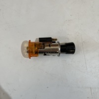 504. قطع غيار شاحنات سينوتروك هوو الثقيلة ذات التوصيل الكهربائي الجيد E7-NX WG9100580141 9.5*3.5*3 سم 0.1 كجم ولاعة سجائر