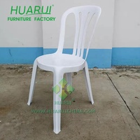 Chaise d'extérieur en plastique blanc empilable moderne