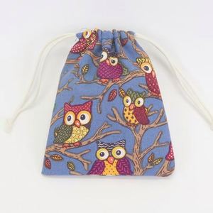 Sacs cadeaux en coton biologique de haute qualité, recyclables, avec cordon de serrage - Couleur/taille personnalisable en stock - Product Image 3