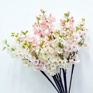 ผ้าไหมเทียมคุณภาพสูง ดอกซากุระสีขาว 2 กิ่ง สำหรับตกแต่งงานแต่งงาน - Product Image 1