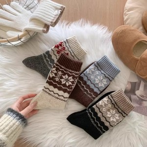 Women's Wool Socks Mid Calf Autumn Winter Warm Thermo Style Regular Casual Socks Sweat Absorbing Polyester Fiber - Product Image 5
