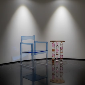 Tavolino Laterale di Lusso con Cristalli Geometrici |   Tavolino da Caffè in Acrilico Tagliato a Mano con Motivo Azalea per Arredamento di Design e Interni di Hotel di Lusso - Product Image 4