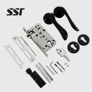 Ensemble de serrures de porte modernes noires silencieuses et robustes avec installation facile, design ambidextre pour portes intérieures de chambre et de salle de bain - Product Image 1