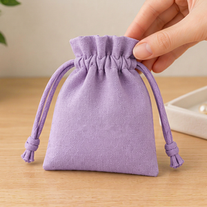 Sacs de rangement pour accessoires en tissu coton-lin écologique, durables et tendance, avec cordon de serrage, couleur violette, vente en gros directe usine - Product Image 1