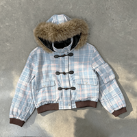 Veste d'hiver matelassée vintage à carreaux pour hommes et femmes avec capuche en fourrure et fermeture à boutons, par Ouna Clothing Manufacturer
