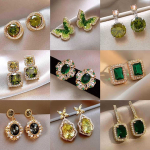 Boucles d'oreilles clous de luxe exquises de couleur verte, forme géométrique irrégulière, élégantes pour femmes, bijoux de mode en gros - Product Image 2