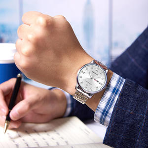 Nuevo reloj de hombre con diseño de esqueleto, reloj de pulsera resistente al agua, elegante reloj de cuarzo con fondo transparente - Product Image 5