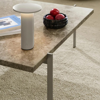 Table basse carrée en marbre minimaliste italienne avec base en acier inoxydable pour la décoration du salon
