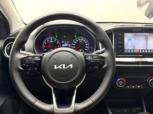 Voiture d'occasion 2021 <span class=keywords><strong>Kia</strong></span> <span class=keywords><strong>Stonic</strong></span> KX1 1.4L Essence <span class=keywords><strong>SUV</strong></span> 30000km Peinture d'origine Conduite à gauche Prête à être expédiée en gros - Product Image 6