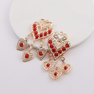 Colgante de metal con diamantes de imitación en forma de corazón, borla de perlas y diamantes rojos, accesorios de joyería DIY para tocados y pendientes, Primavera 2025 - Product Image 1