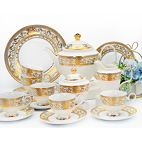 Service de table en porcelaine royale de 98 pièces, vente chaude, vaisselle moderne de luxe, décoration en or en relief, vaisselle en porcelaine osseuse