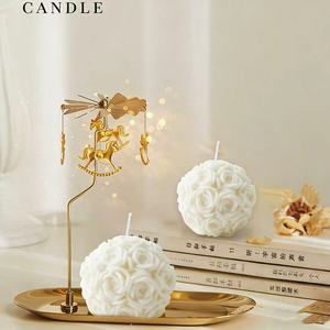 Weiße Runde Blumenförmige Kerze mit Hortensien-Tulpen-Aroma für Braut-Souvenirs Geburtstagsgeschenke - Product Image 1