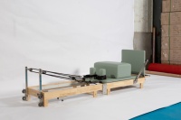 Machine de Pilates pliable en chêne pour la maison et les studios de Pilates, avec un design durable et écologique, système de résistance fluide