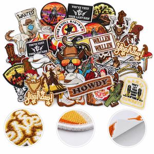 Parches bordados termoadhesivos y para coser con temática del Oeste, con diseños <span class=keywords><strong>de</strong></span> Howdy Yall, <span class=keywords><strong>toros</strong></span>, calaveras <span class=keywords><strong>de</strong></span> vaca, herraduras, puesta <span class=keywords><strong>de</strong></span> sol en el desierto y bandera. - Product Image 1