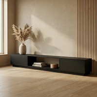 Meuble TV en bois noir à profil bas, console multimédia longue avec compartiment ouvert et armoires de rangement latérales, meuble TV pour salon