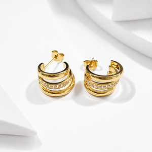 Pendientes de Aro en Capas de Acero Inoxidable con Baño de Oro de 14K y Circonita Cúbica de Múltiples Hileras - Product Image 1