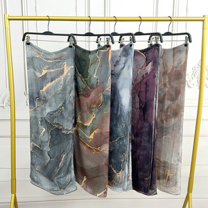 2025 Nieuwe Modale Print Satijnen Sjaal voor Vrouwen Moslim Etnische Hijab Sjaal Accessoire voor Herfst - Product Image 4