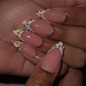 24 <span class=keywords><strong>faux</strong></span> ongles en forme d'amande moyenne, couleur <span class=keywords><strong>bonbon</strong></span> Y2K, style sirène, perle française, à presser, style Ins, portables, <span class=keywords><strong>faux</strong></span> ongles complets - Product Image 1