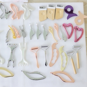 Pettine Professionale in Lega <span class=keywords><strong>di</strong></span> Alluminio per <span class=keywords><strong>Massaggio</strong></span> del Cuoio Capelluto, Strumento Ondulato Gua Sha per <span class=keywords><strong>Massaggio</strong></span> dei Meridiani <span class=keywords><strong>di</strong></span> <span class=keywords><strong>Testa</strong></span> e Corpo - Product Image 5