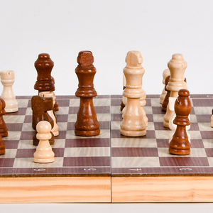Scacchiera pieghevole portatile per bambini principianti in bianco e nero pezzi di <span class=keywords><strong>scacchi</strong></span> in legno massiccio pieghevole magnetica scacchiera Set - Product Image 5