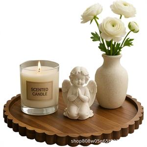 Plateau rond en bois avec figurine d'ange, bougie parfumée et vase pour la décoration de bureau à domicile, cadeau de baptême, assiette décorative en bois massif - Product Image 1
