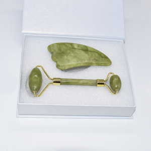 <span class=keywords><strong>Chine</strong></span> bon prix <span class=keywords><strong>jade</strong></span> rouleau facial ensemble deciniee et gua sha outils gros pour l'exportation - Product Image 5