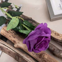 Roses artificielles en soie à tige unique, roses décoratives en gros pour les arrangements floraux, pour mariage, Saint-Valentin, décoration de Noël